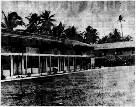 Gambar di-atas menunjokkan bangunan sekolah tersebut yang di-ambil oleh juru gambar Berita Harian Othman Ya'akub.