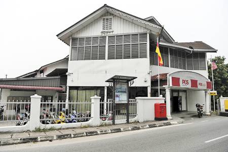 Pejabat Pos lama bandar Kajang berusia 105 tahun (dibina pada 1914) Pejabat Pos lama bandar Kajang berusia 105 tahun (dibina pada 1914)